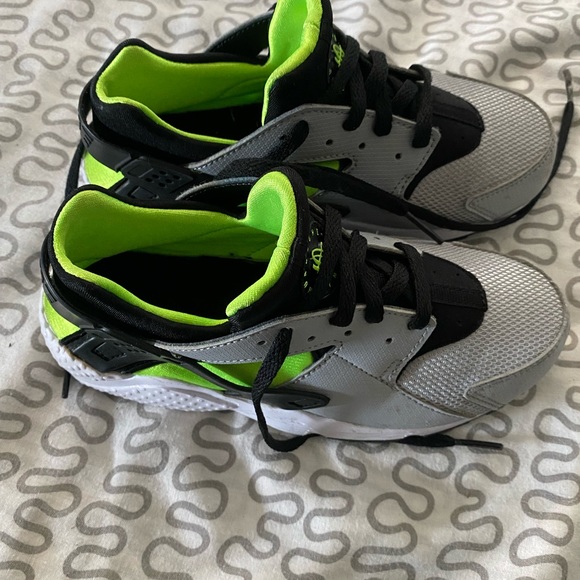 Boys Nike sneakers - Picture 3 of 11